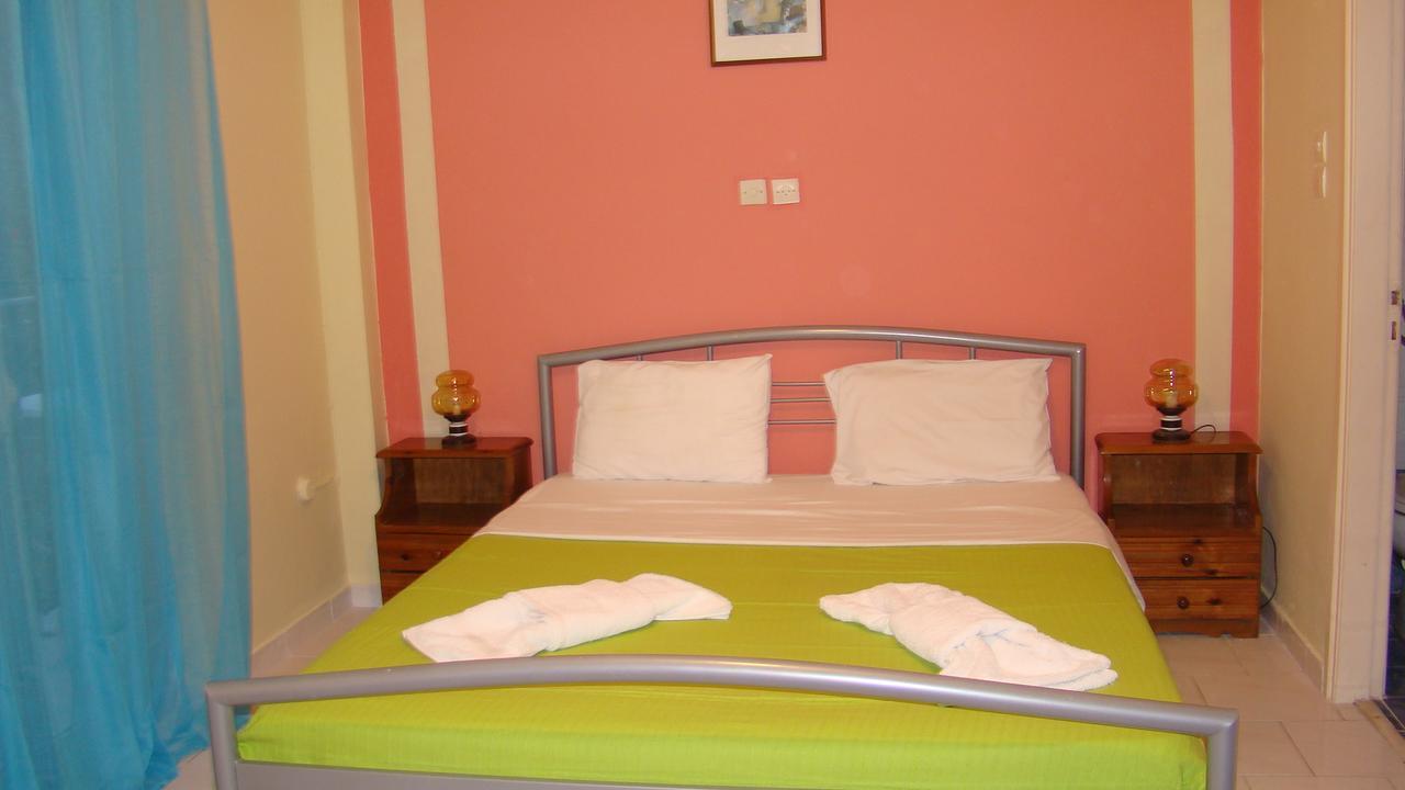 Dionisis Apartments Agia Efimia Exterior photo